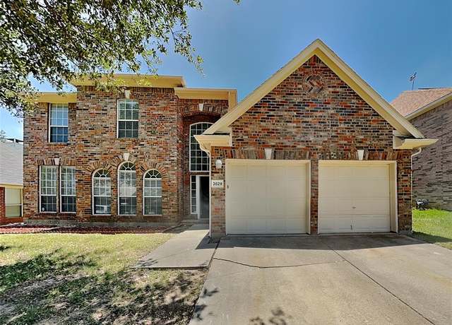 Property at 2829 Alcot Ln, Grand Prairie, TX 75052, 4 beds, 2.5 baths