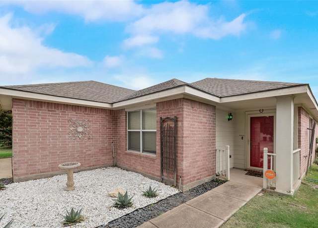 Property at 211 Blue Roan Dr, Waxahachie, TX 75165, 3 beds, 2 baths