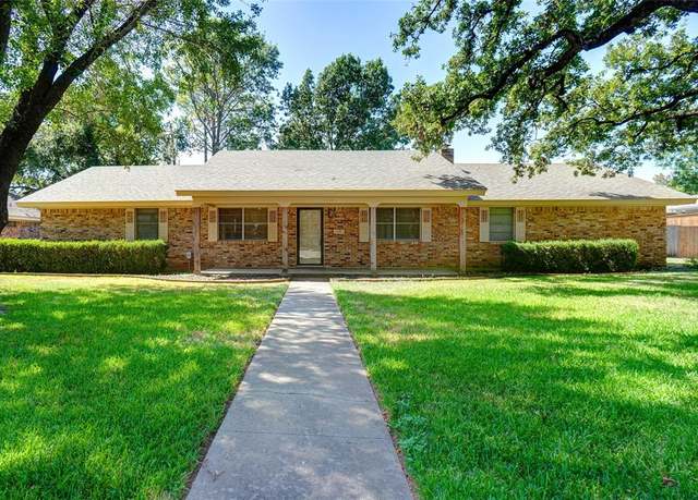 Property at 1704 Boston Ave, Bridgeport, TX 76426, 3 beds, 2 baths