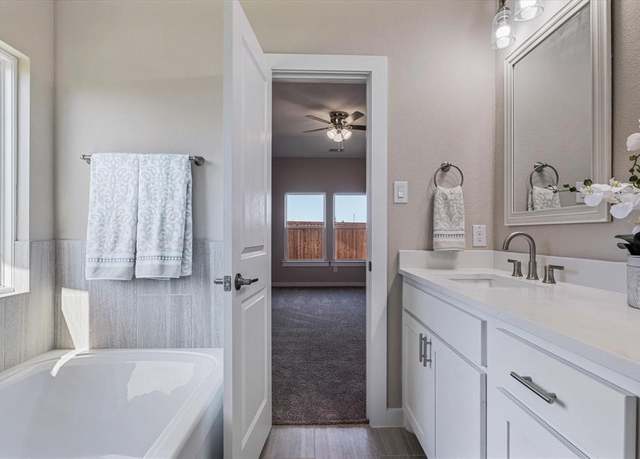 Property at 430 Cirrus Cir, Muenster, TX 76252, 3 beds, 2.5 baths