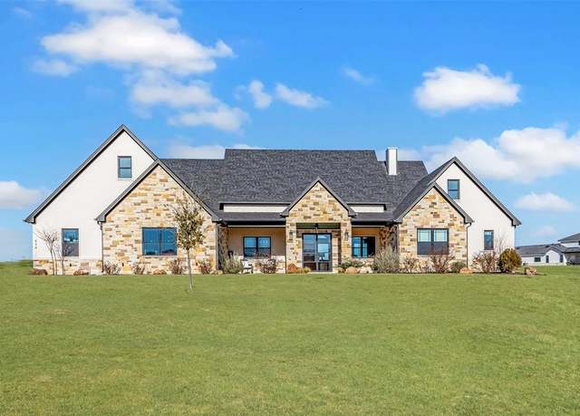 Property at 424 Royal Santana Run, Weatherford, TX 76087, 4 beds, 3.5 baths