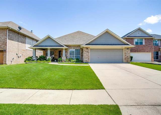 Property at 712 Evergreen Ct, Burleson, TX 76028, 4 beds, 2 baths