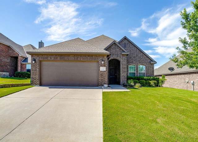 Property at 11313 Early Creek Ln, Fort Worth, TX 76108, 4 beds, 2 baths
