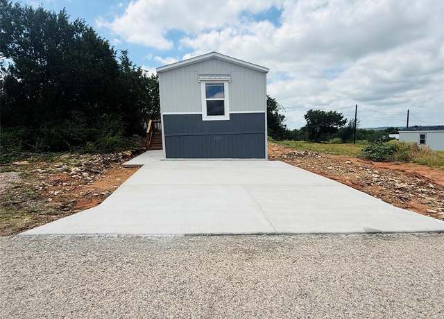 Property at 3425 Evergreen Dr, Granbury, TX 76048, 3 beds, 2 baths