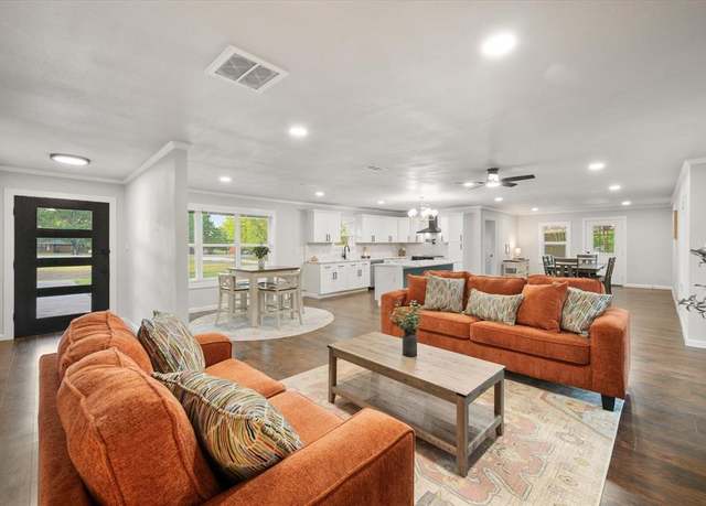 Property at 4830 W State Highway 31, Corsicana, TX 75110, 3 beds, 2 baths