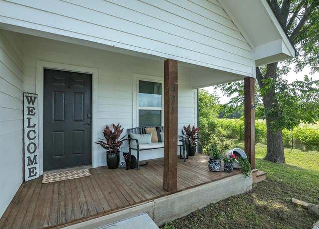 Property at 309 E 3rd St, Maypearl, TX 76064, 2 beds, 1 bath