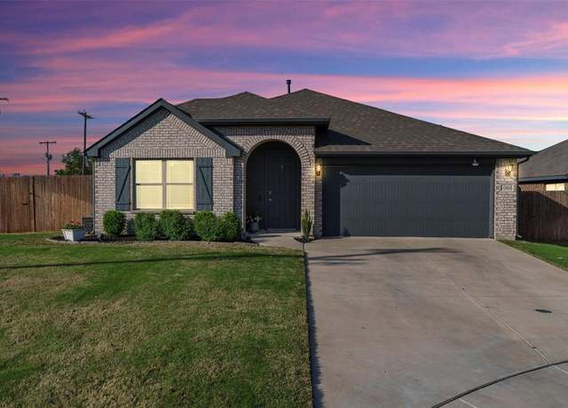 Property at 1068 Fairfax Dr, Godley, TX 76044, 3 beds, 2 baths