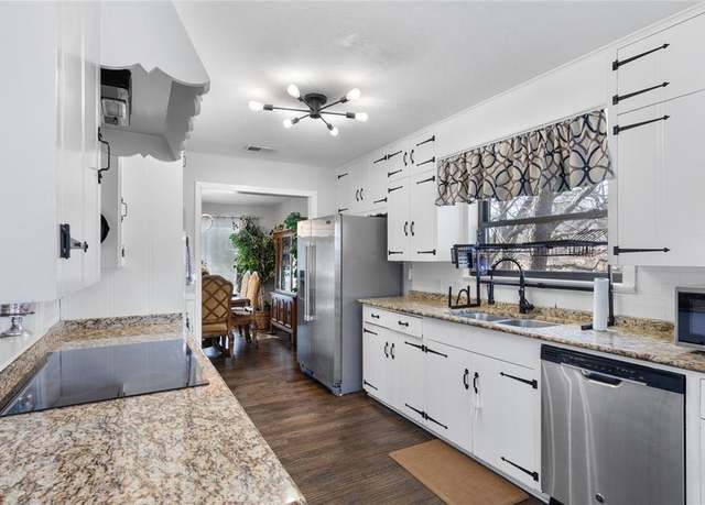 Property at 325 Arapaho E, Sherman, TX 75092, 5 beds, 3 baths