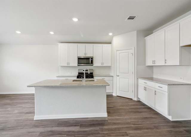 Property at 4031 Medina Dr, Farmersville, TX 75442, 3 beds, 2 baths