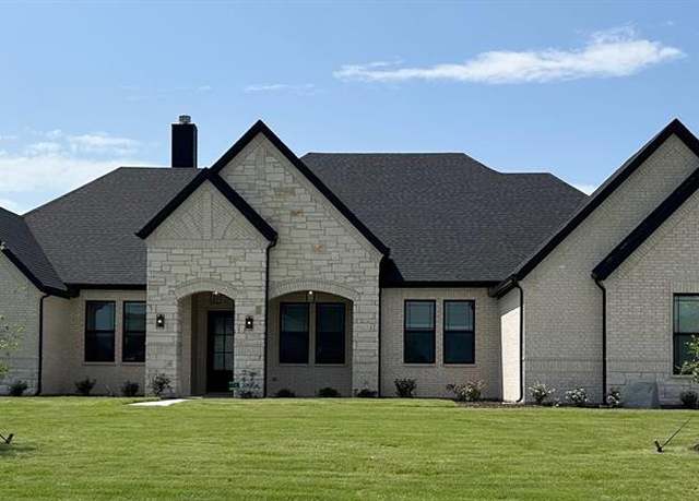 Property at 311 Motega Ct, Waxahachie, TX 75165, 4 beds, 3.5 baths