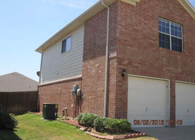Property at 2024 Kings Forest Dr, Heartland, TX 75126, 4 beds, 2.5 baths