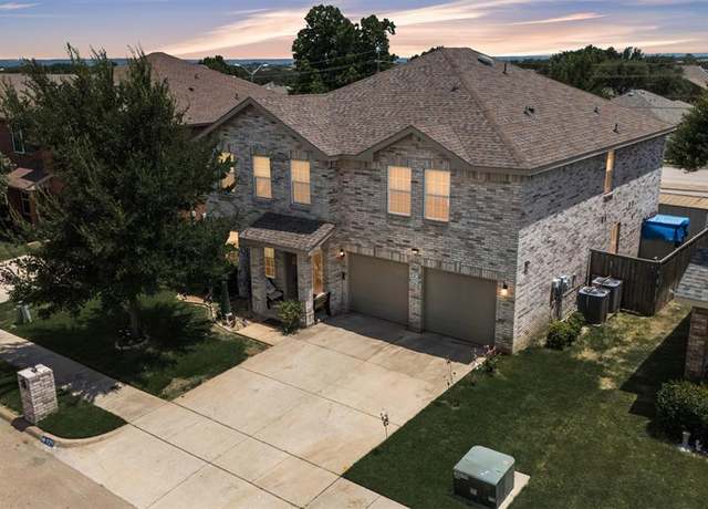 Property at 929 Bloomfield Dr, Grand Prairie, TX 75052, 5 beds, 3.5 baths