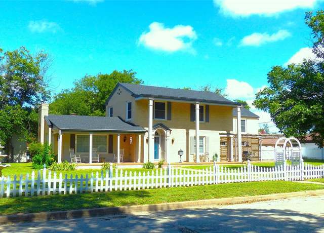 Property at 1408 S China, Brady, TX 76825, 4 beds, 3.5 baths