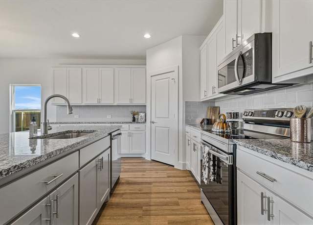 Property at 428 Cirrus Cir, Muenster, TX 76252, 3 beds, 2.5 baths