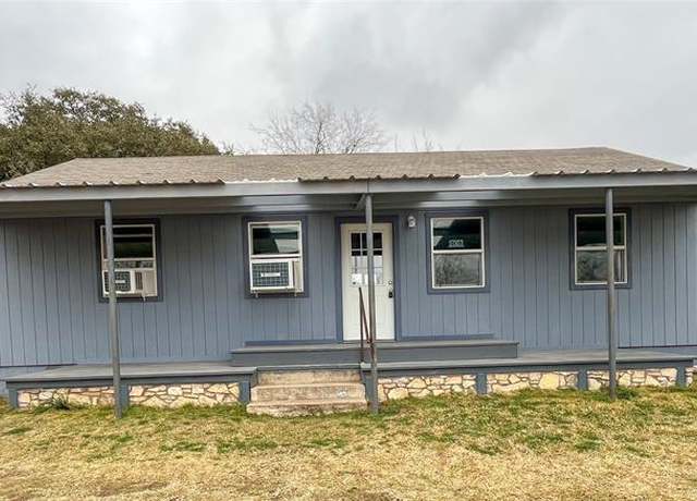 Property at 1007 E Grand Ave, Comanche, TX 76442, 3 beds, 1 bath