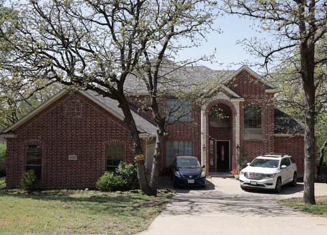 Property at 1512 Valley Creek Rd, Denton, TX 76205, 4 beds, 2 baths
