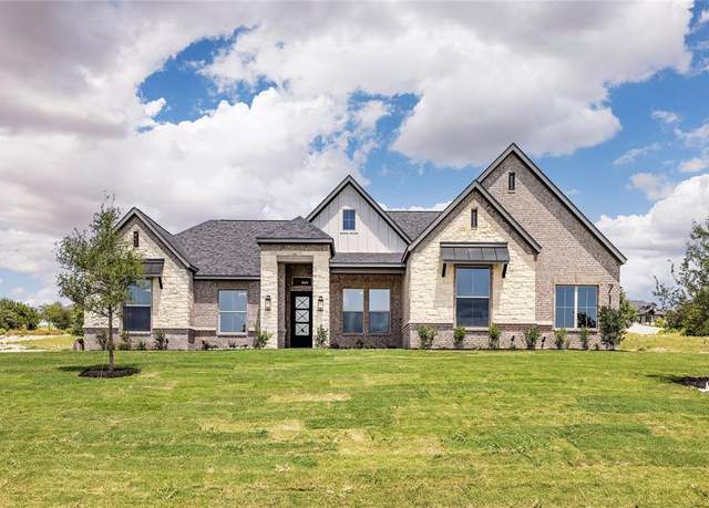 Property at 716 Burr Oak Ln, Weatherford, TX 76085, 4 beds, 2.5 baths