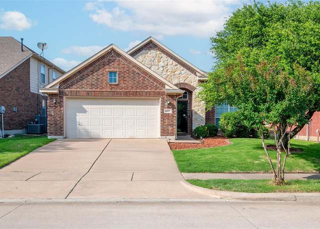 Property at 4017 Summerhill Ln, Fort Worth, TX 76244, 3 beds, 2 baths