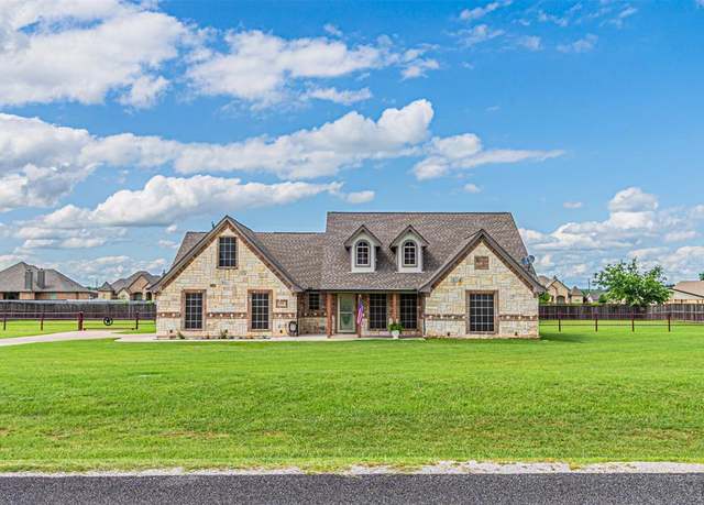 Property at 124 Williamsburg Ln, Springtown, TX 76082, 4 beds, 2 baths