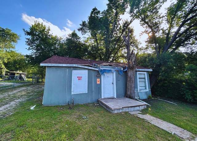 Property at 1221 S 26th St, Waco, TX 76706, 4 beds, 1 bath