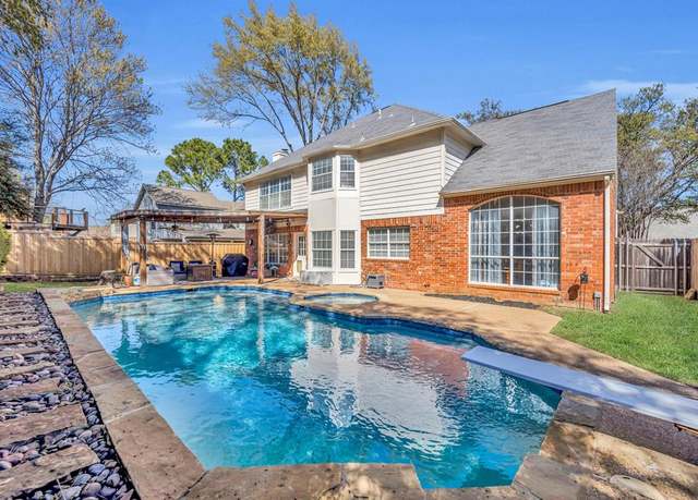 Property at 729 Bear Run Dr, Grapevine, TX 76051, 5 beds, 3 baths