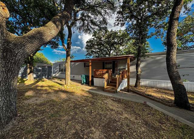 Property at 3939 Teasley Ln, Denton, TX 76210, 3 beds, 2 baths