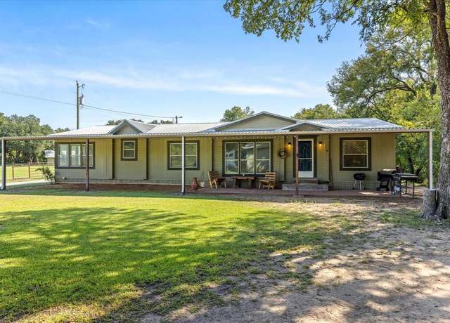 Property at 901 Coke Ct, Granbury, TX 76048, 3 beds, 2 baths