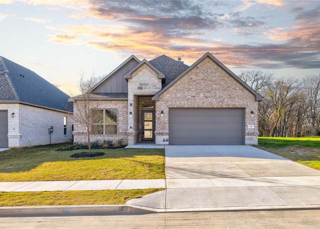 Property at 911 Boston Ln, River Oaks, TX 76114, 4 beds, 2.5 baths