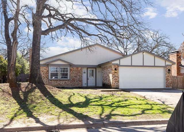 Property at 5804 Trail Crest Dr, Arlington, TX 76017, 4 beds, 2 baths