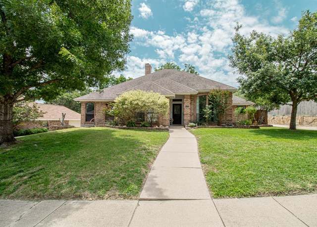 Property at 10141 Wandering Way St, Benbrook, TX 76126, 3 beds, 2 baths