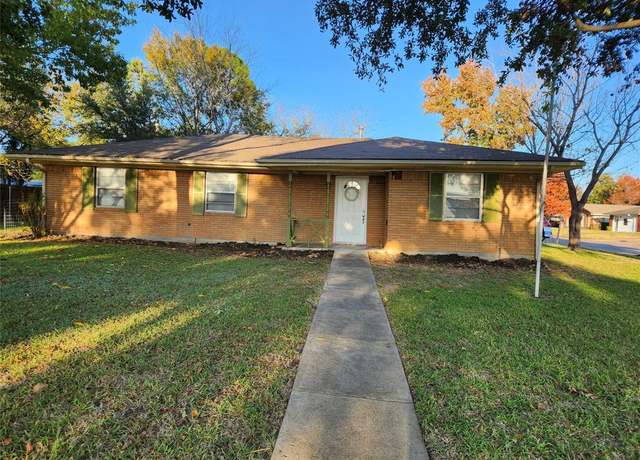 Property at 200 Town North Dr, Terrell, TX 75160, 3 beds, 2 baths