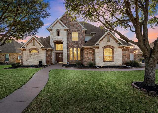 Property at 924 Queen Elizabeth Dr, Mcgregor, TX 76657, 4 beds, 3.5 baths