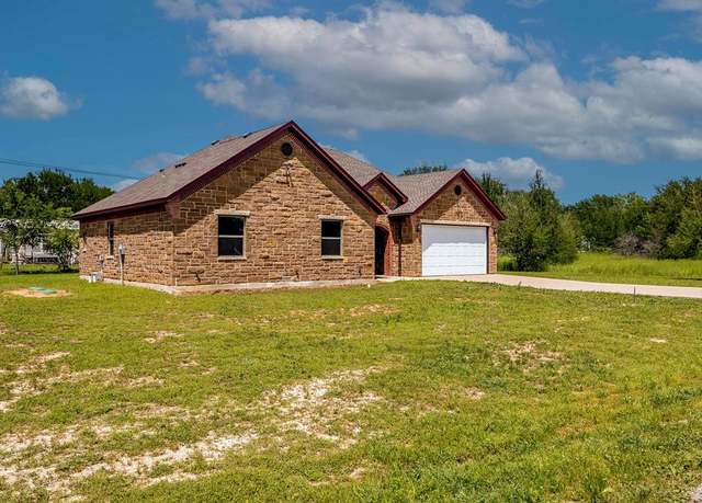 Property at 3024 Red Oak Dr, Granbury, TX 76048, 4 beds, 2 baths