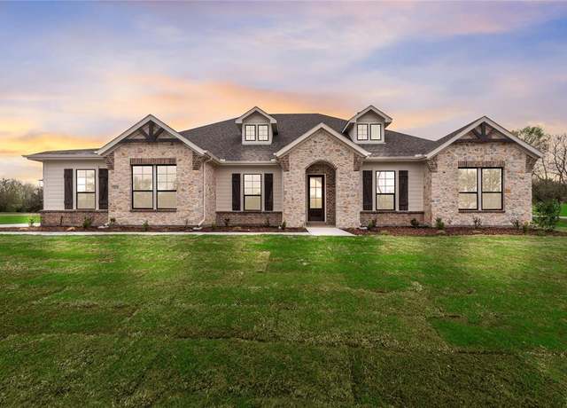 Property at 1010 Julian Dr, Van Alstyne, TX 75495, 4 beds, 2.5 baths