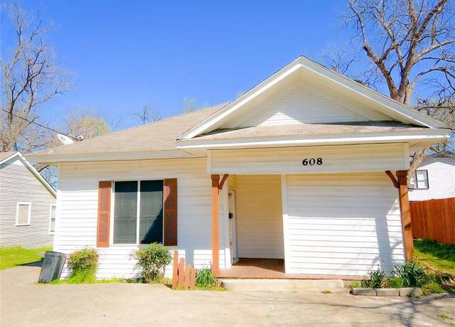 Property at 608 N Adelaide St, Terrell, TX 75160, 4 beds, 2 baths