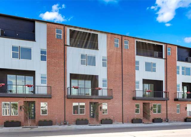 Property at 215 Carroll St, Fort Worth, TX 76107, 3 beds, 3.5 baths