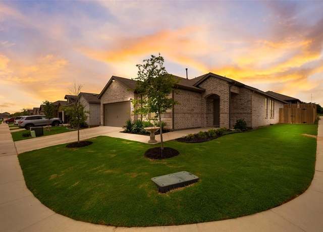 Property at 9700 Serviceberry Ln, Fort Worth, TX 76036, 5 beds, 2 baths