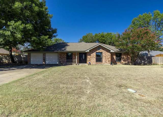 Property at 1634 Robin Pl, Cleburne, TX 76033, 3 beds, 2 baths