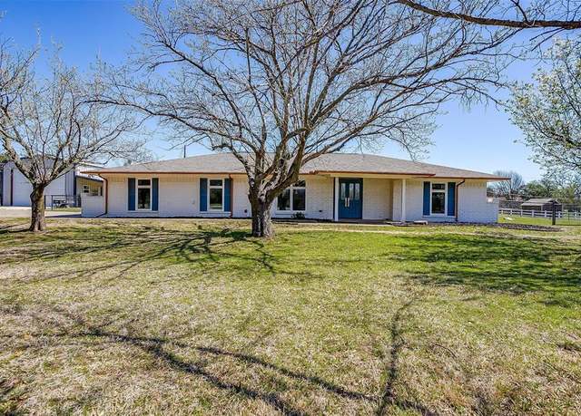 Property at 3808 Easy St, Alvarado, TX 76009, 3 beds, 2 baths