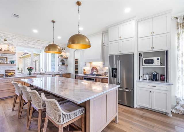 Property at 2609 Candlestick Dr, Granbury, TX 76049, 4 beds, 3.5 baths