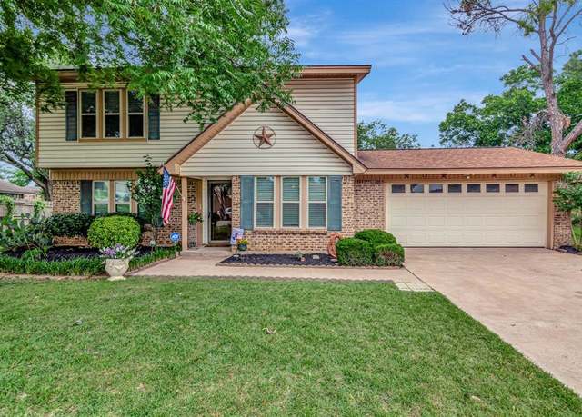Property at 505 Parker Dr, Euless, TX 76039, 3 beds, 2.5 baths
