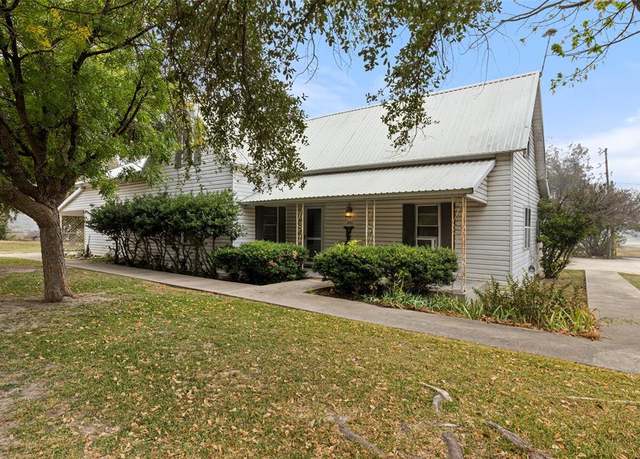 Property at 201 N 1st St, Cranfills Gap, TX 76637, 4 beds, 2.5 baths