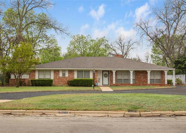 Property at 2107 Elizabeth Dr, Brownwood, TX 76801, 4 beds, 2 baths