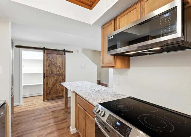 Property at 900 W Mulberry St #7, Denton, TX 76201, 2 beds, 2.5 baths