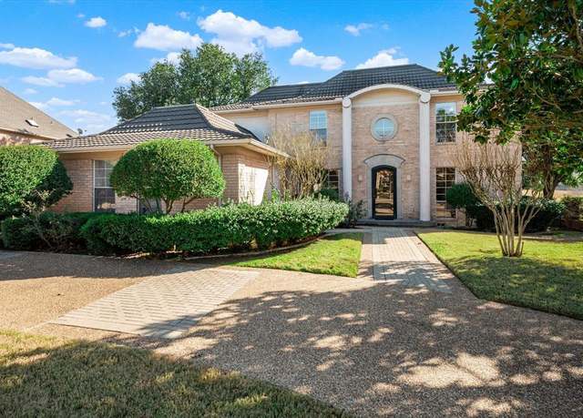 Property at 2416 Creekside Cir S, Irving, TX 75063, 4 beds, 3.5 baths