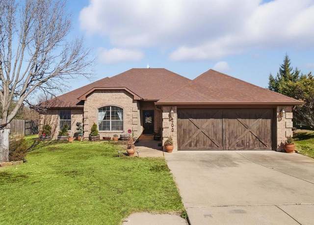 Property at 309 Lockwood Ln, Weatherford, TX 76087, 3 beds, 2 baths