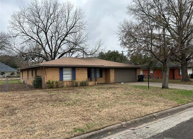 Property at 2016 W Belclaire Cir, Corsicana, TX 75110, 3 beds, 2 baths