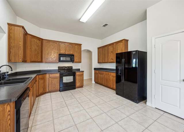 Property at 109 Shawnee St, Greenville, TX 75402, 4 beds, 2 baths