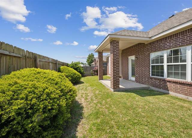 Property at 109 Shawnee St, Greenville, TX 75402, 4 beds, 2 baths