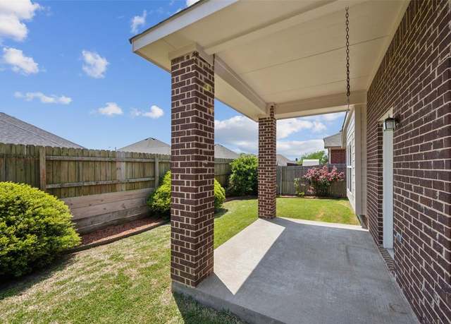 Property at 109 Shawnee St, Greenville, TX 75402, 4 beds, 2 baths